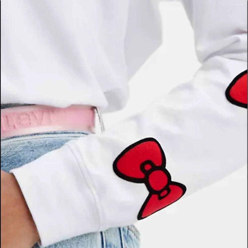 NWT women’s Levi’s x hello kitty top - Picture 3 of 10